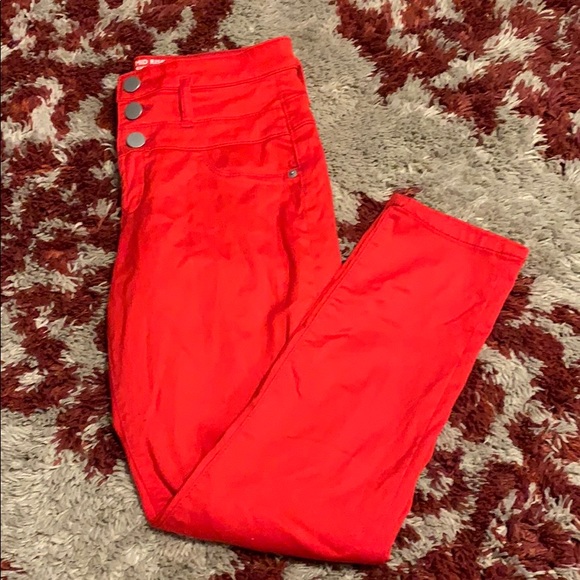 Red mid rise skinny capris
